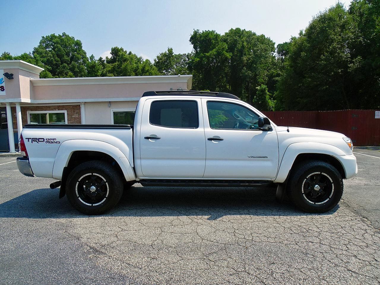 Used 2015 Toyota Tacoma 4x4 Double Cab w/ TRD Off-Road Package image 12