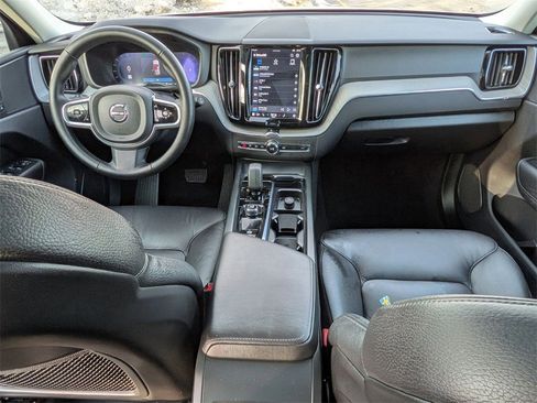 Used 2025 Volvo XC60 B5 Plus image 18