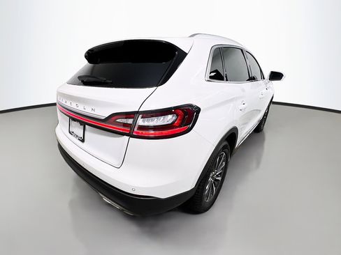 Used 2022 Lincoln Nautilus FWD w/ Premium Package image 4