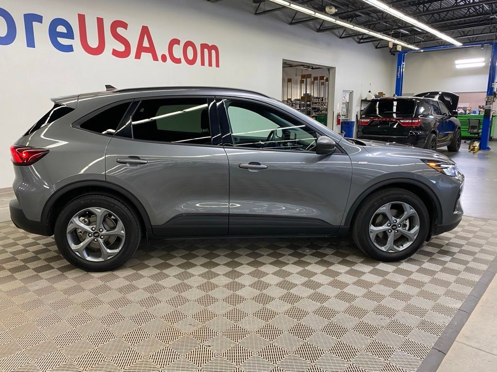 Used 2025 Ford Escape ST-Line FWD image 11
