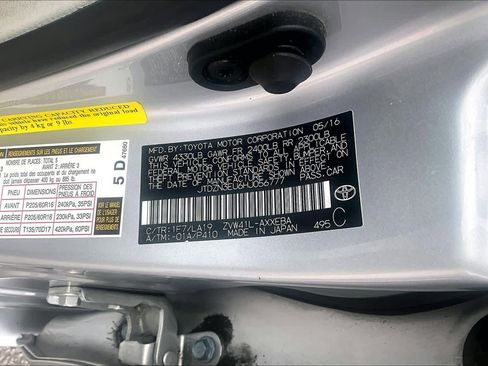 Used 2017 Toyota Prius V Four image 32