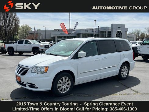 Used 2015 Chrysler Town & Country Touring image 1