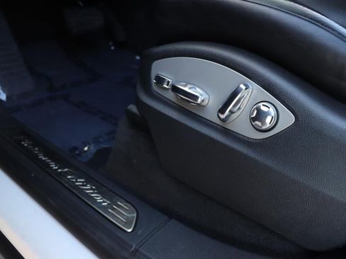 Used 2018 Porsche Cayenne Platinum Edition w/ Premium Package image 16