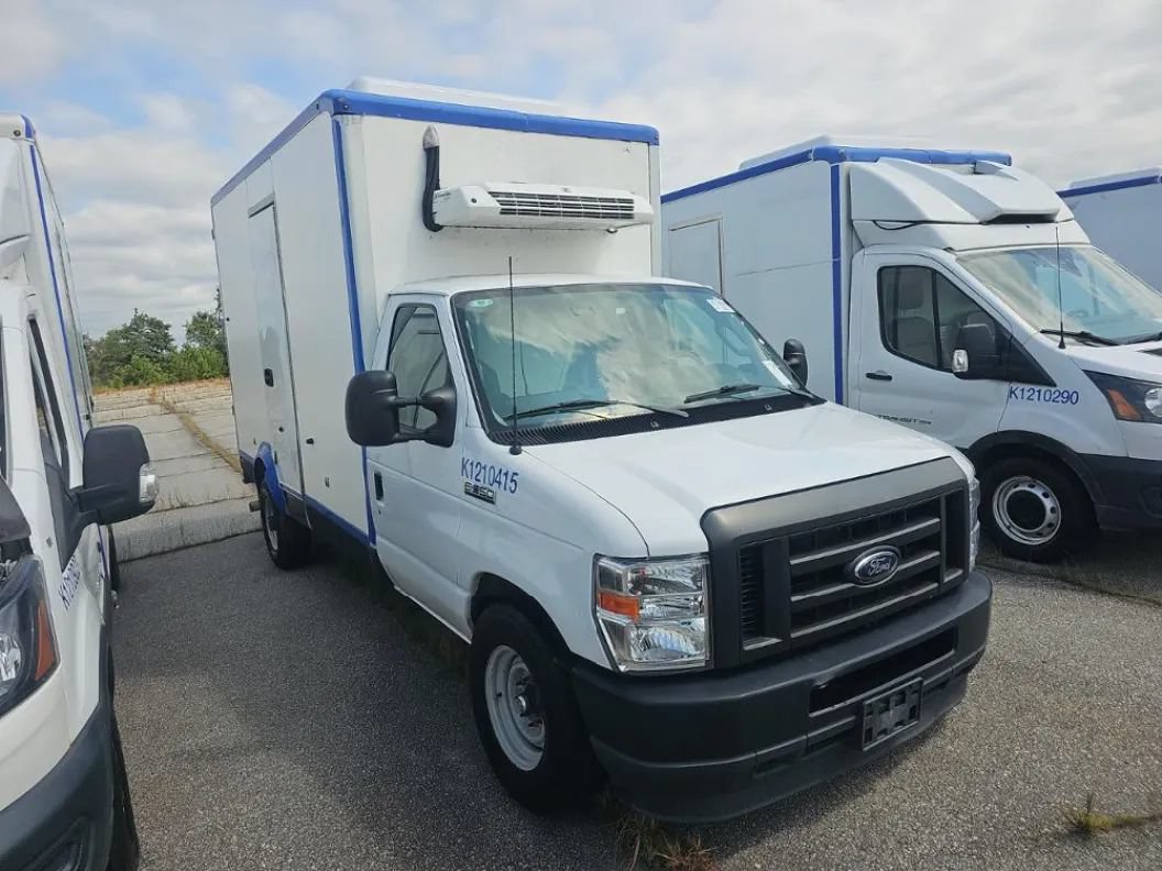 Used 2023 Ford E-350 and Econoline 350 Super Duty w/ Power Windows & Locks Group RWD image 4