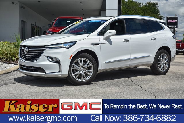 Used 2023 Buick Enclave Essence w/ Experience Buick Package FWD image 1