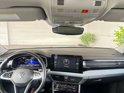 Used 2025 Volkswagen Jetta SE image 38