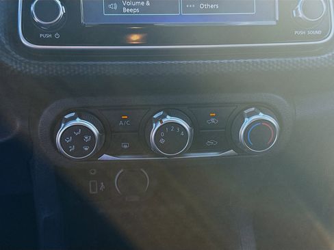 Used 2022 Nissan Kicks S image 14