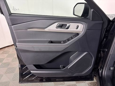 New 2026 Ford Explorer Active w/ Active Comfort Package RWD image 16