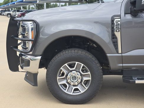 Used 2023 Ford F250 Lariat w/ FX4 Off-Road Package AWD/4WD image 8