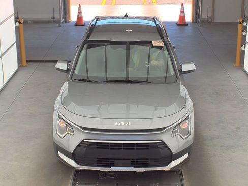 Used 2023 Kia Niro EX FWD image 3