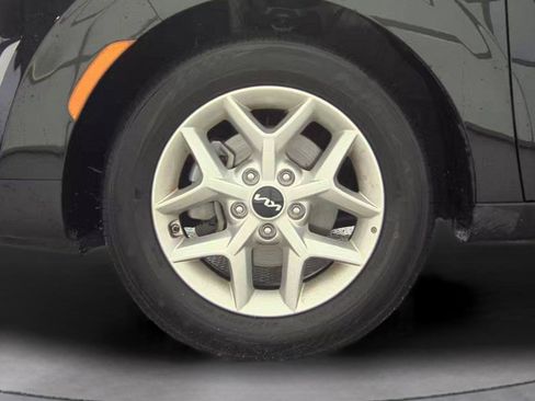 Used 2025 Kia Soul LX w/ LX Technology Package FWD image 21