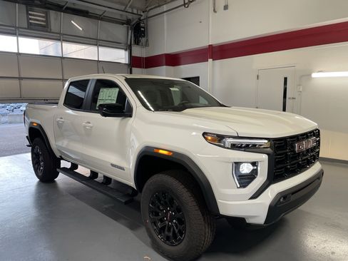 New 2026 GMC Canyon Elevation w/ Convenience Package image 3