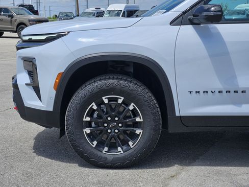 New 2026 Chevrolet Traverse Z71 w/ Enhanced Driving Package AWD/4WD image 6