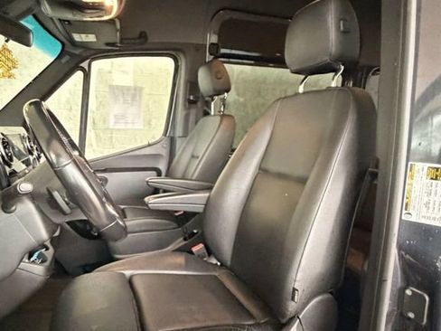 Used 2023 Mercedes-Benz Sprinter 2500 image 2