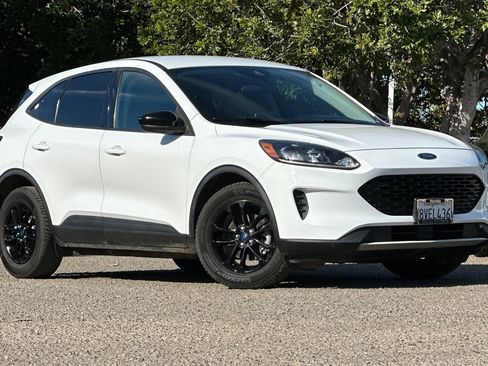 Used 2020 Ford Escape SE Sport image 2