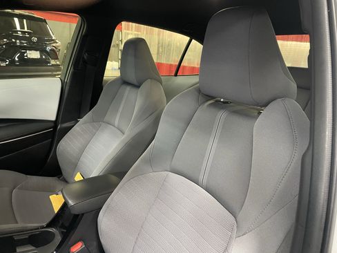 Used 2025 Toyota Corolla SE image 9