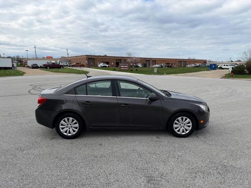 Used 2011 Chevrolet Cruze LS image 5