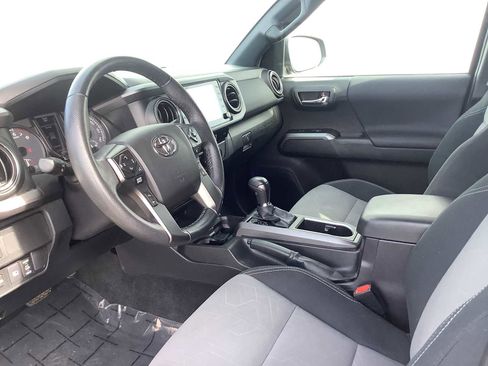 Used 2022 Toyota Tacoma TRD Sport w/ Technology Package image 3