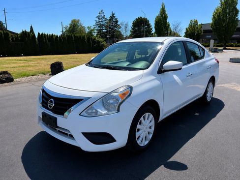 Used 2016 Nissan Versa SV FWD image 1
