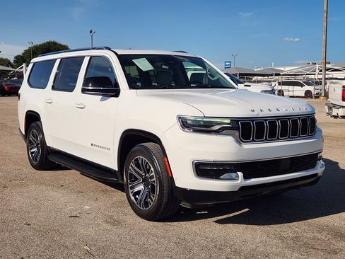Used 2024 Jeep Wagoneer L 4WD w/ Premium Group I image 3