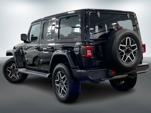 Used 2025 Jeep Wrangler Sahara image 12