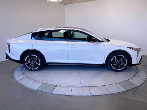 Certified 2026 Kia K4 GT-Line w/ GT-Line Sunroof Package FWD image 6