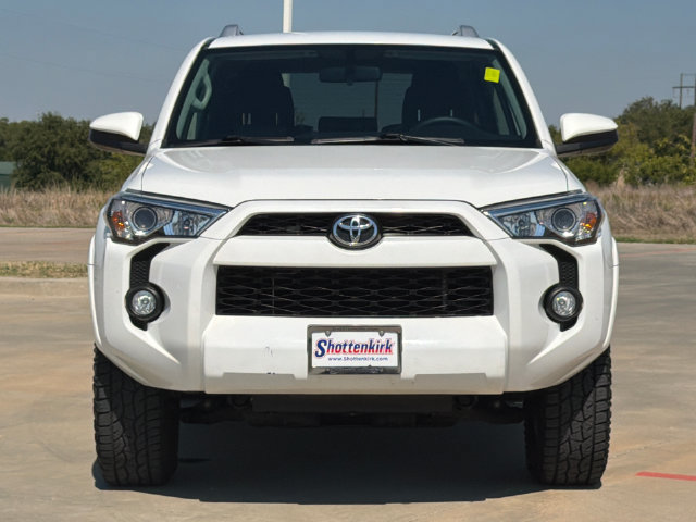 Used 2017 Toyota 4Runner SR5 AWD/4WD image 2