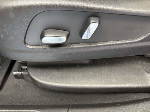 Used 2019 Cadillac XT5 FWD image 21