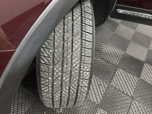 Used 2018 Ford Explorer XLT image 35