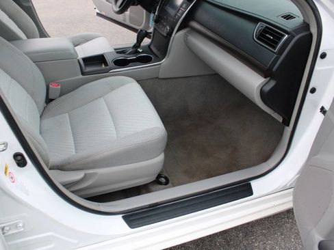 Used 2016 Toyota Camry LE image 37