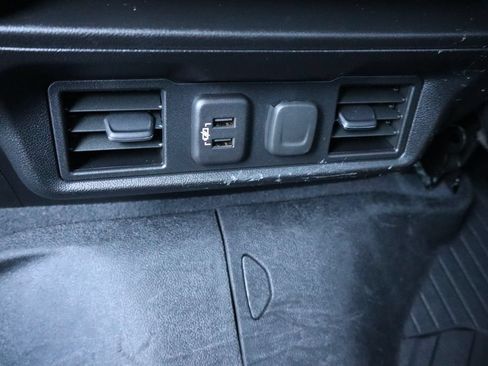 Used 2021 Chevrolet Silverado 1500 LT AWD/4WD image 19