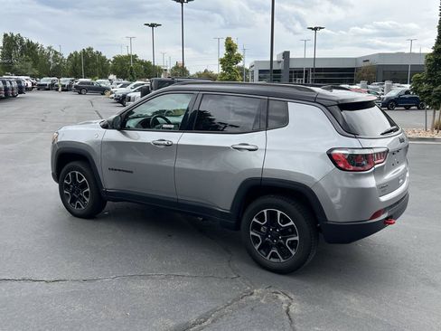 Used 2019 Jeep Compass Trailhawk AWD/4WD image 11