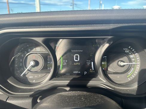 Used 2024 Jeep Wrangler Unlimited Rubicon 4xe image 27