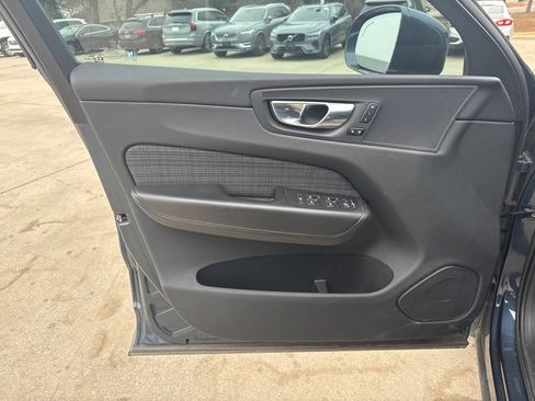 Used 2023 Volvo XC60 B5 Core image 18