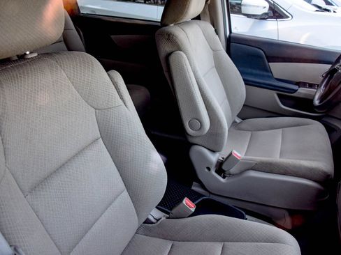 Used 2015 Honda Odyssey LX image 10