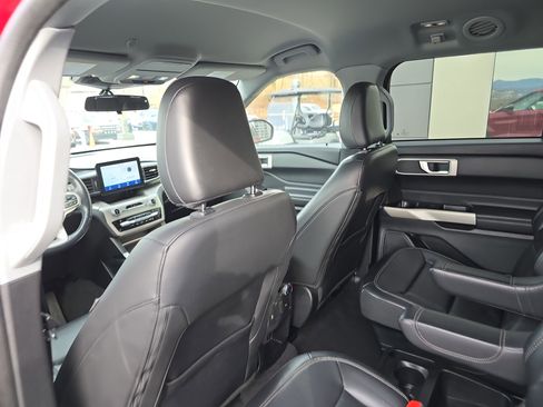 Used 2021 Ford Explorer XLT w/ Equipment Group 202A image 17