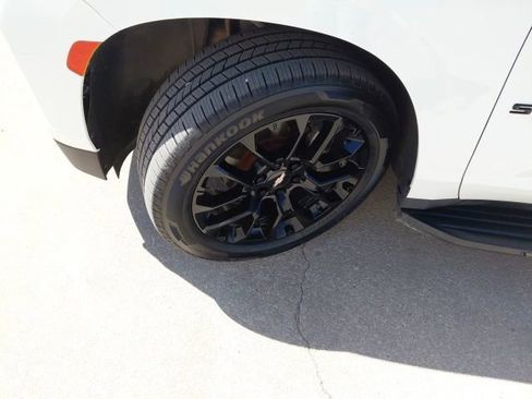 Used 2023 Chevrolet Suburban Premier image 41