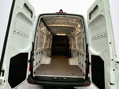 Used 2025 Mercedes-Benz Sprinter 3500 image 23