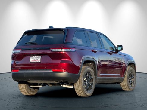 New 2026 Jeep Grand Cherokee Altitude image 4