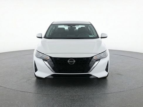 Used 2025 Nissan Sentra SV image 2