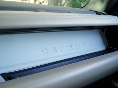 Used 2020 Land Rover Defender 110 HSE image 22