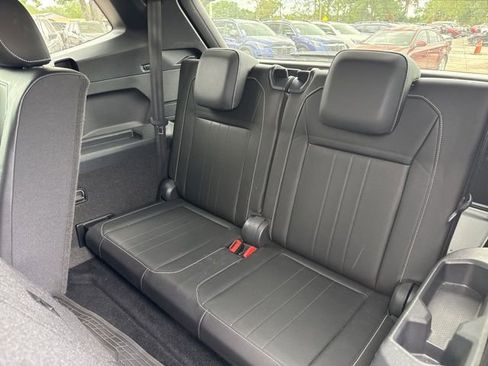 Used 2023 Volkswagen Tiguan SE R-Line FWD image 7