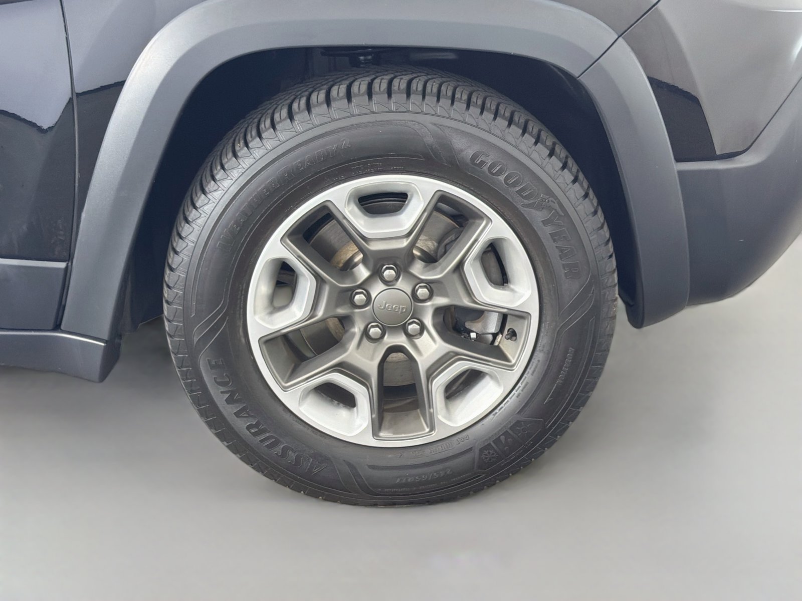 Used 2019 Jeep Cherokee Trailhawk w/ Cold Weather Group AWD/4WD image 36