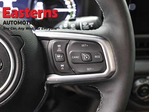 Used 2025 Jeep Wrangler Unlimited Sahara image 16