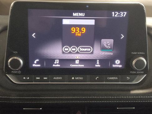 Used 2023 Nissan Rogue S image 25