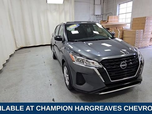 Used 2022 Nissan Kicks S FWD image 2