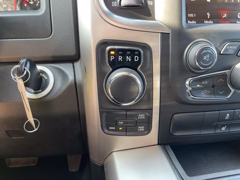Used 2019 RAM 1500 Classic SLT w/ SLT Plus D←cor Group AWD/4WD image 21
