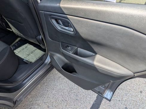 Used 2024 Nissan Rogue SV FWD image 6