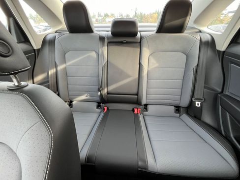 Used 2025 Volkswagen Jetta SE image 38