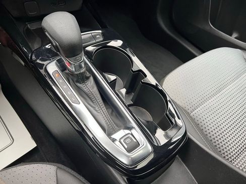 Used 2024 Chevrolet Trax LT w/ Sunroof Package image 34